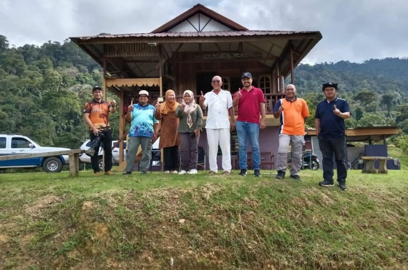 LAWATAN KERJA PENGARAH PERTANIAN NEGERI PAHANG KE PROJEK KELOMPOK DURIAN KEMENSAR